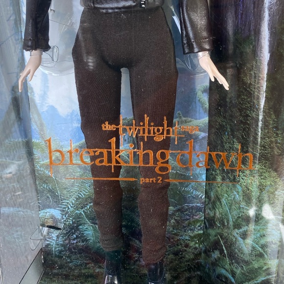 Bella Doll the Twilight Saga Breaking Dawn Part 2 Barbie Collector Pink Label - Picture 9 of 9